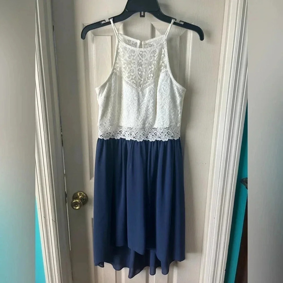 Dress‎ - Picture 1 of 1